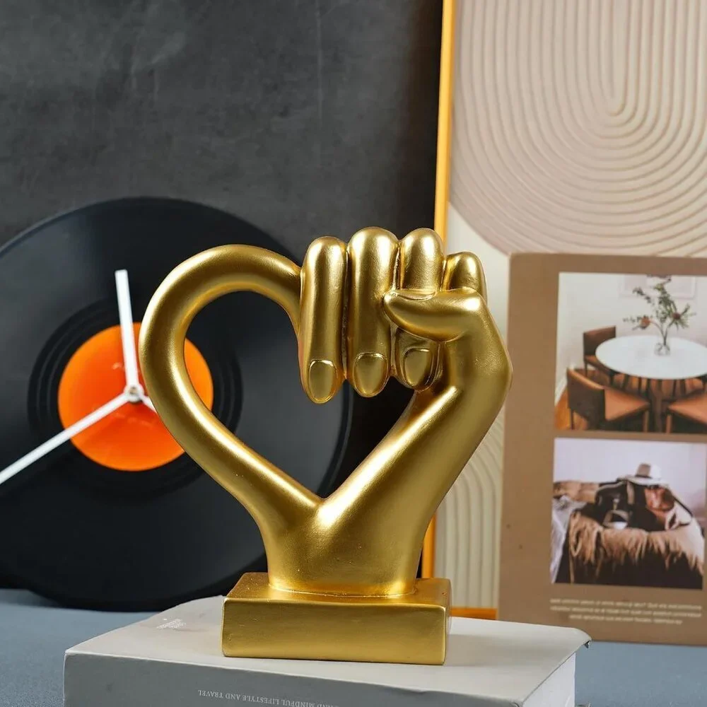 Abstract Love Grasping Gesture Statue Heart Hand Sculpture Home Décor (Gold)